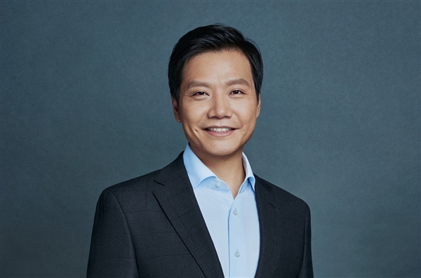 华为Mate XT 2发布!HarmonyOS 7小艺帮打主动通话 小艺导航条口令复制直达